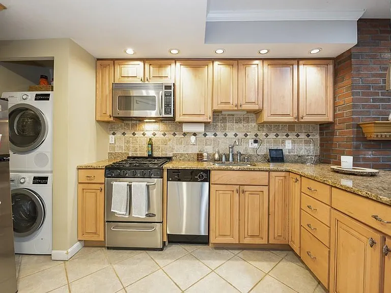 271 Beacon St #A — Photo 8