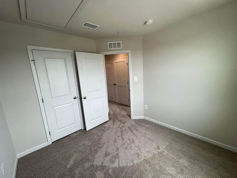 115 Butterfield Ave — Photo 12