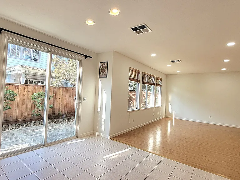 925 Gates St — Photo 15
