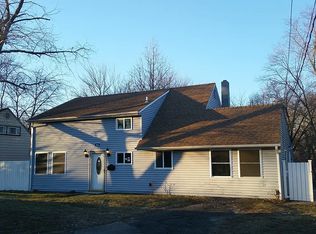 40 Pinetree Rd, Old Bridge, NJ 08857