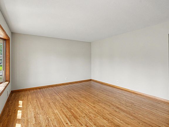 4th image of 1431 Dayton Ave