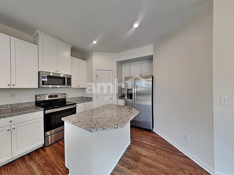 648 Hamilton Park Dr — Photo 3