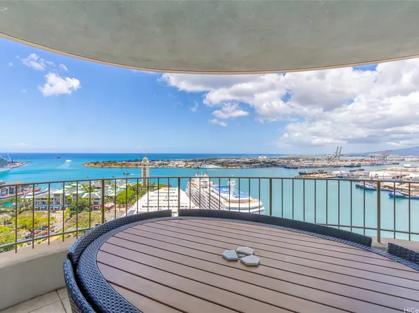 66 Queen St APT 2501, Honolulu, HI 96813