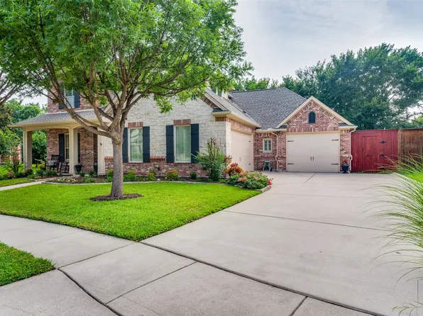 2617 Woodson Cir, Bedford, TX 76021