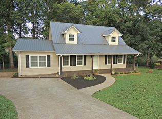 1548 Castell Ln, Hickory, NC 28601