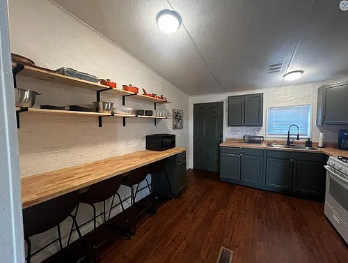 502 9th St SW #504 Photo 1