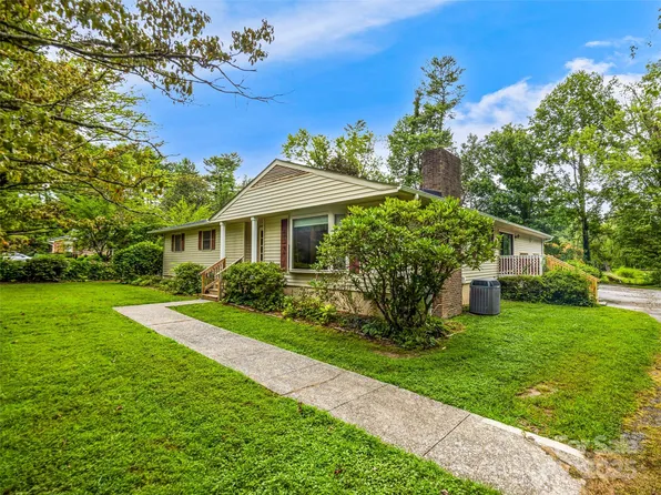 1066 Maplewood Ct, Hendersonville, NC 28791