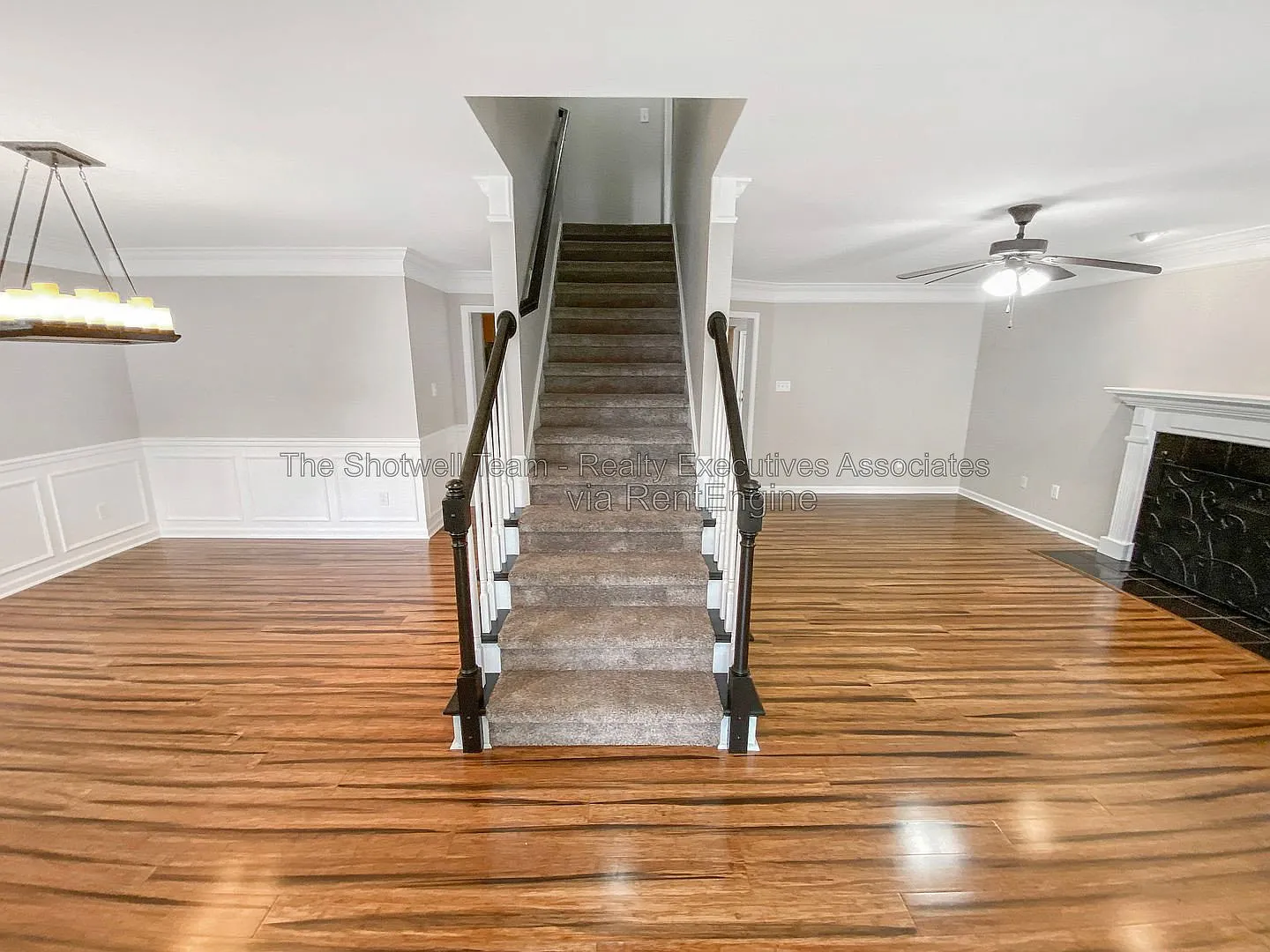 4 bed, 2.5 bath, 1948 sqft, $2,400 — Photo 2