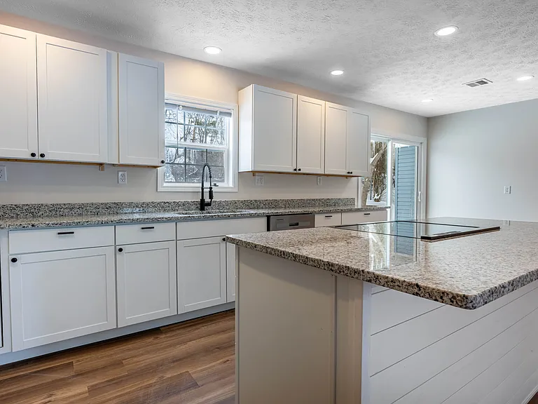 1013 Virginia Ave — Photo 4