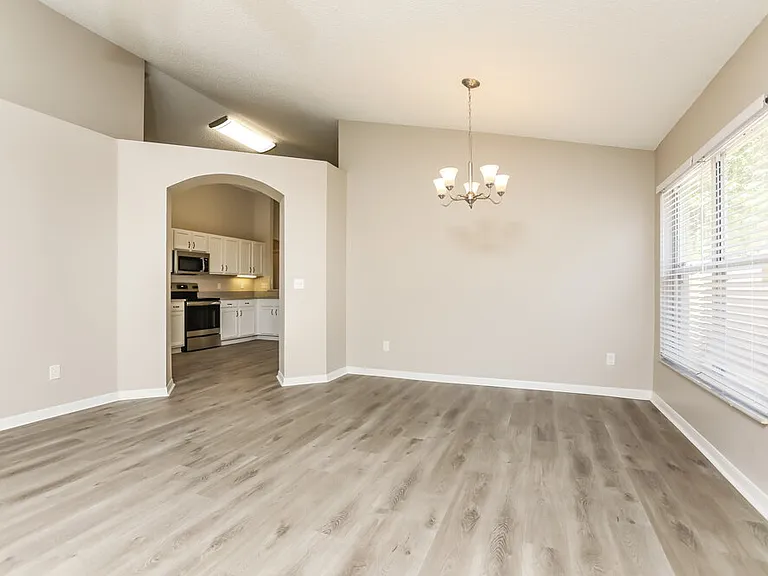 130 Kinney Ct — Photo 5