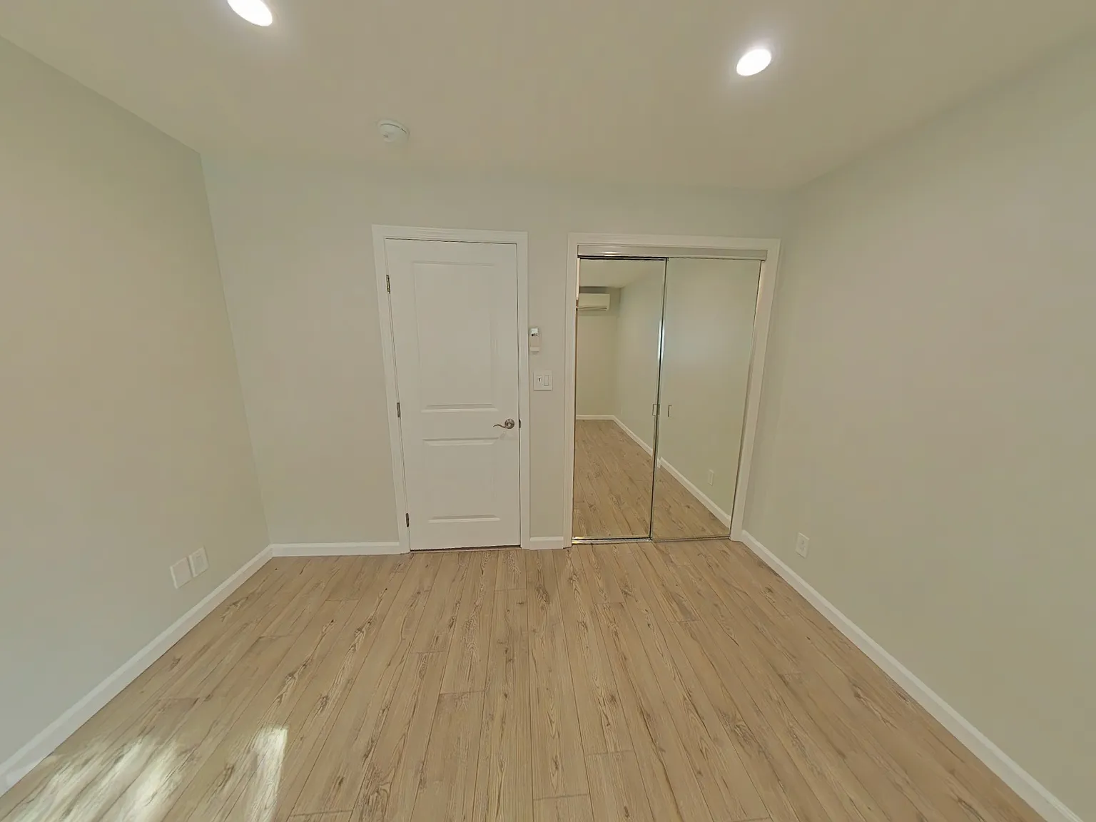 2 bed, 1100 sqft, $3,200 — Photo 4