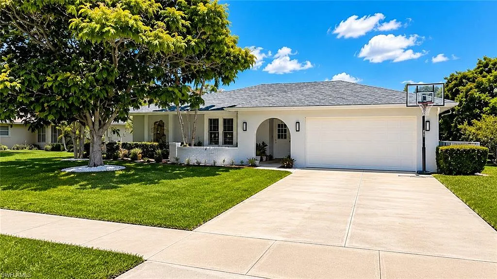 3 bed, 2.0 bath, 2218 sqft, $4,500 — Photo 1