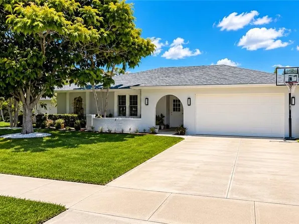 1089 Nottingham Dr, Naples, FL 34109