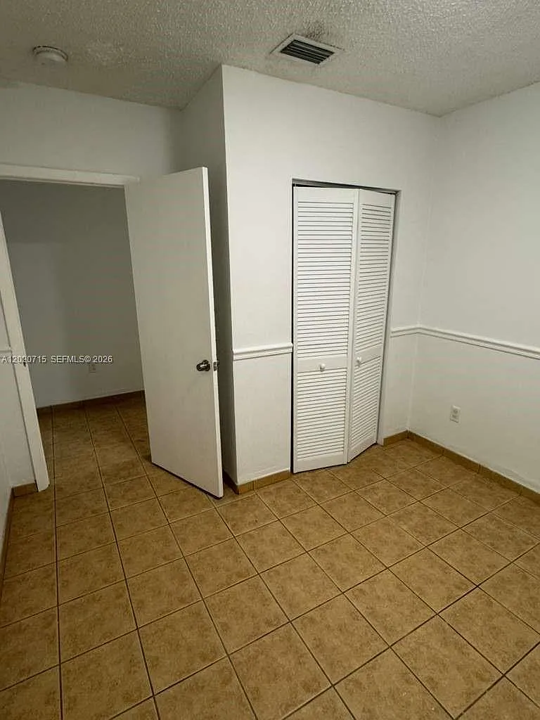 Building Photo - 4035 SW 11th St