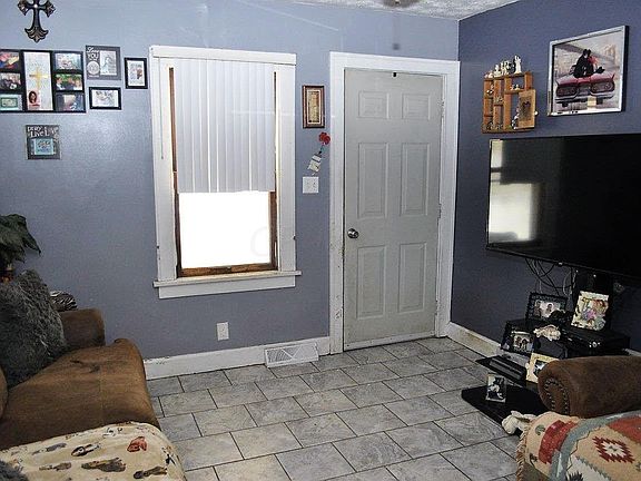3rd image of 1433 W Fair Ave