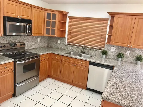 5758 NW 97th Pl, Miami, FL