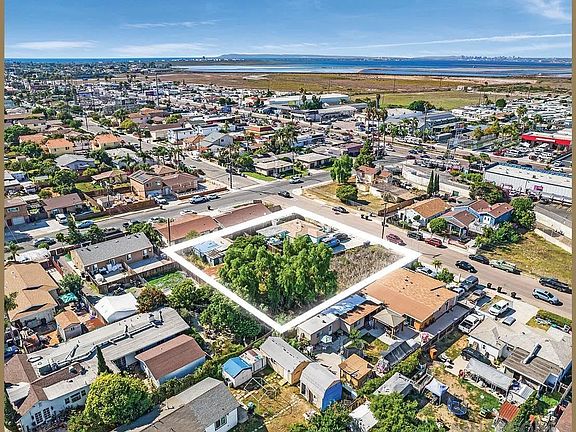 4th image of 1815 Dahlia Ave