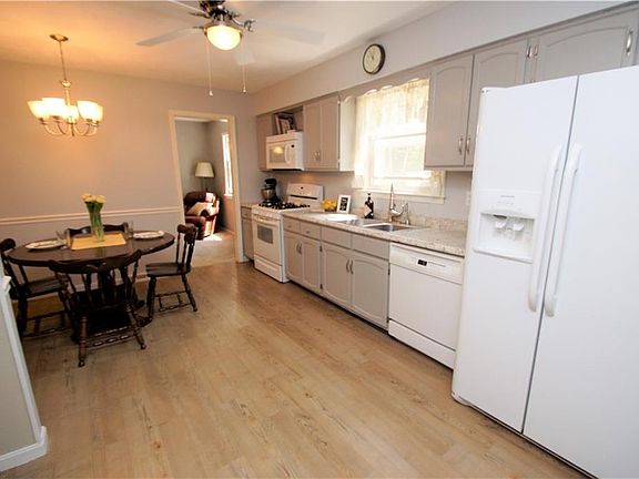 3rd image of 9421 Basswood Dr