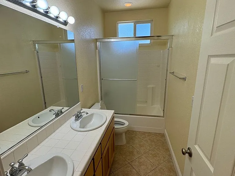 2315 Glacier Pl #B — Photo 15