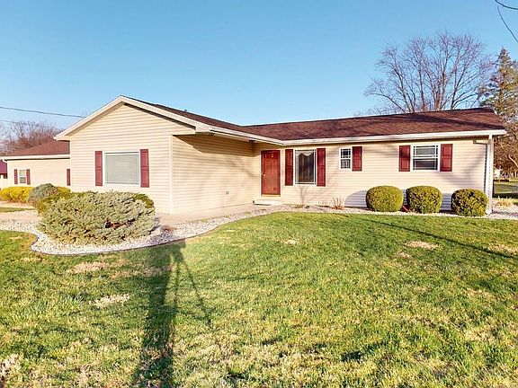 3rd image of 124 Rustic Rook Rd