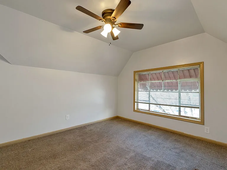 2530 S Gramercy Ave — Photo 12
