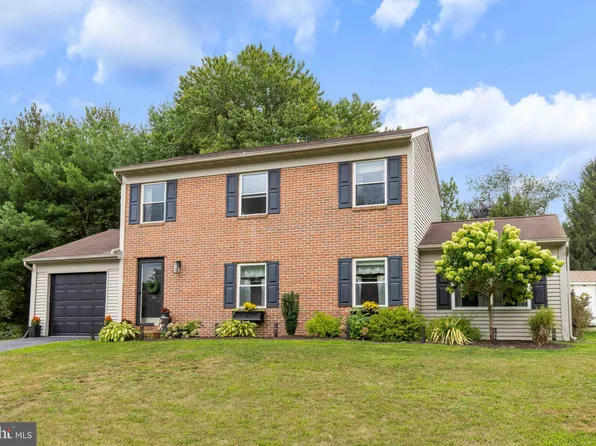 24 Knollwood Dr, Lititz, PA 17543