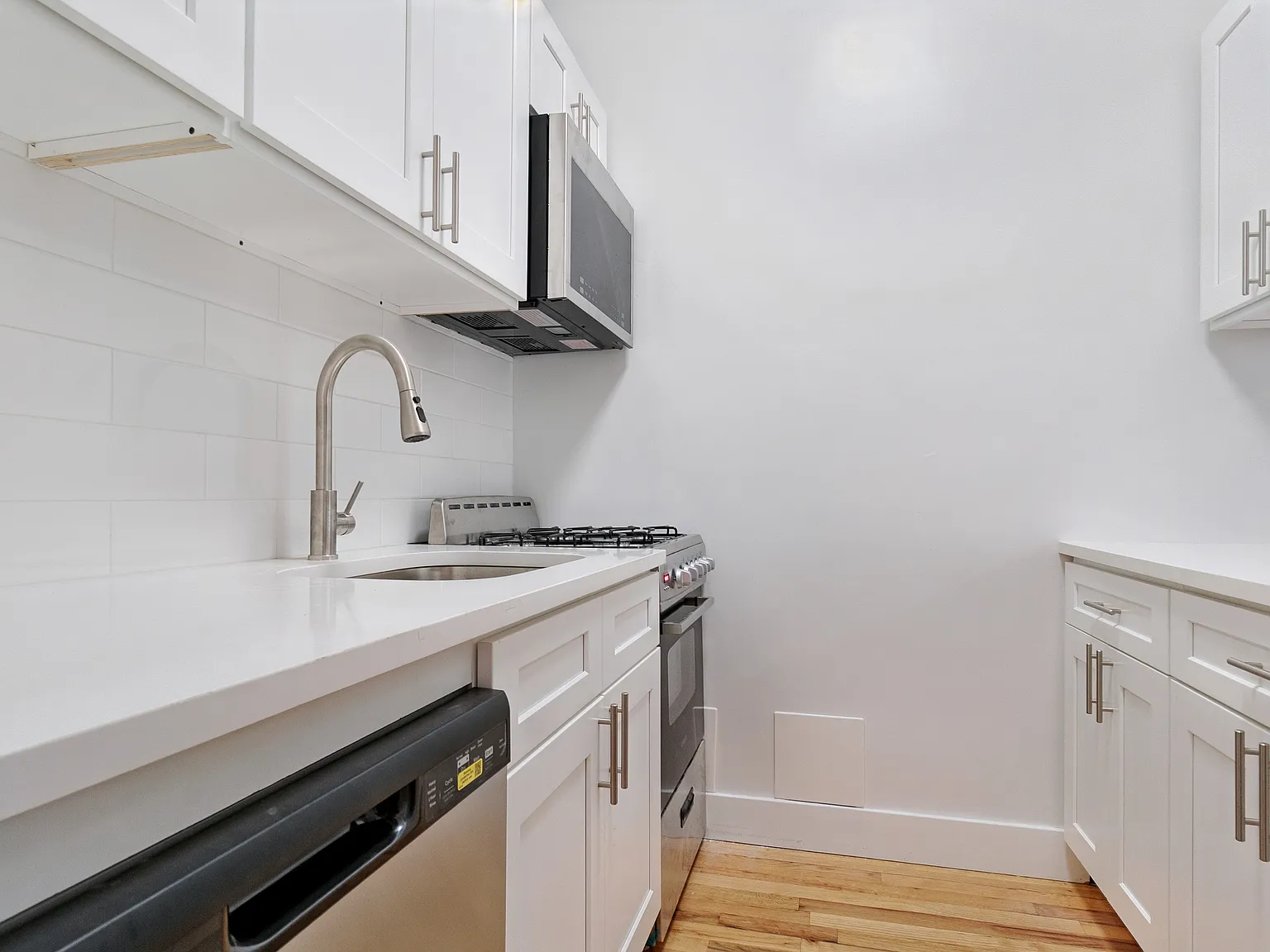 334 West 47th Street — Photo 4