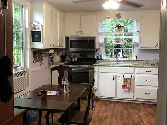 4th image of 215 Armfield St