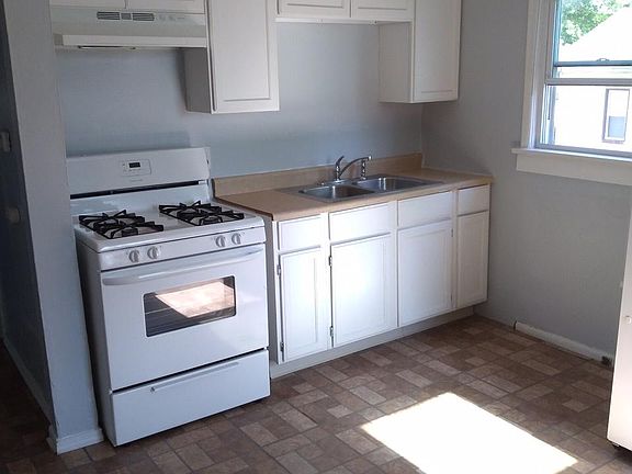 3rd image of 6101 Evergreen Blvd