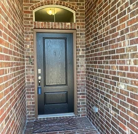 ALL BRICK HOME. SOLID WOOD FRONT DOOR, BRICKED PORCH. TRANSOM WINDOW FOR LIGHT.