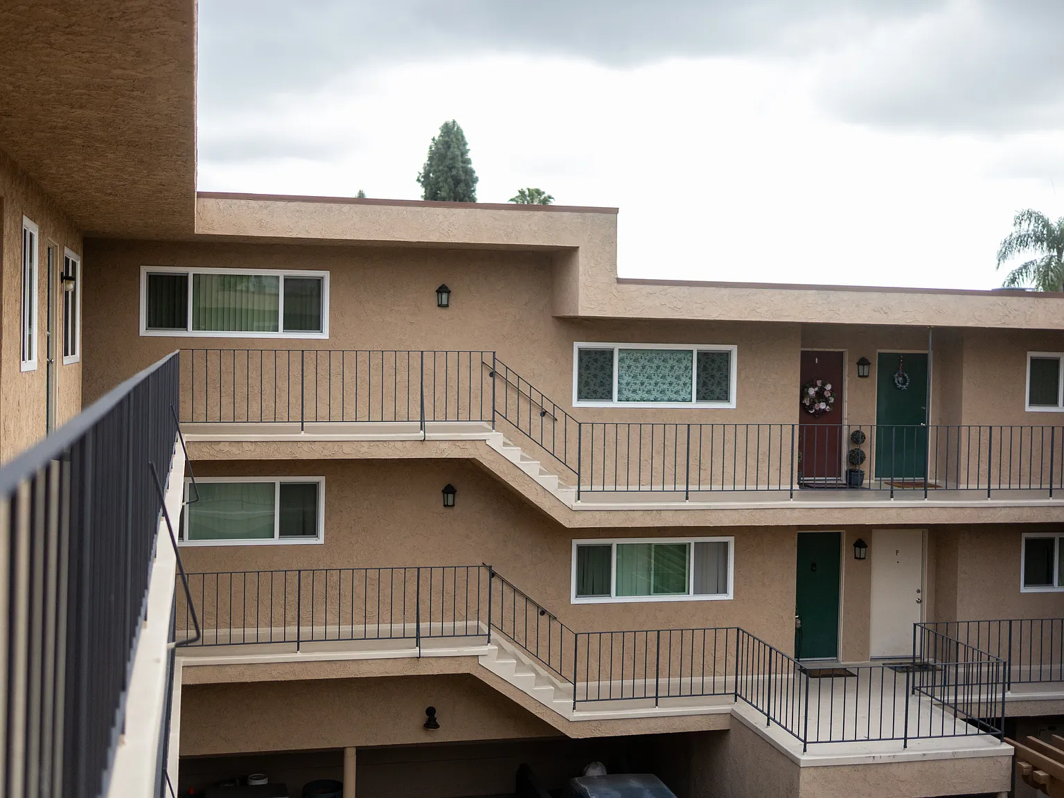 Californian Apartments — Photo 4