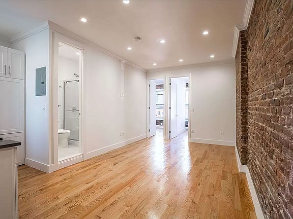 3rd image of 309 E 75th St APT 27