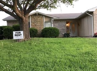 936 Highcrest Dr, Arlington, TX 76017