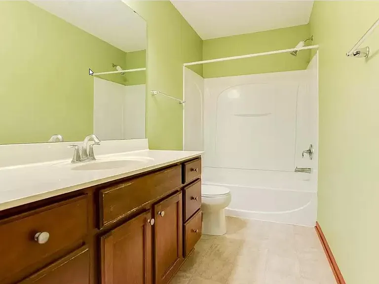 Loft common bath room