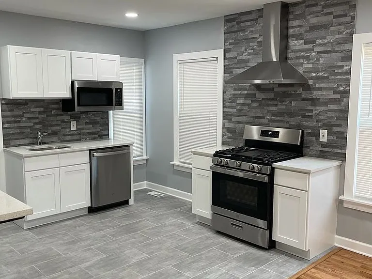 402 Poplar — Photo 12