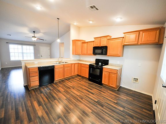 5th image of 8922 S 258th East Ave