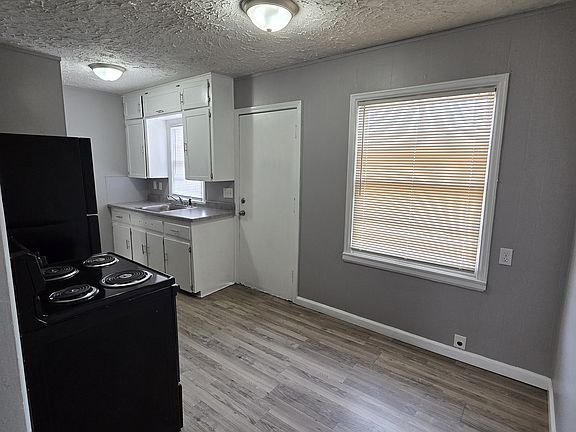 4th image of 918 S Hiram Ave #2