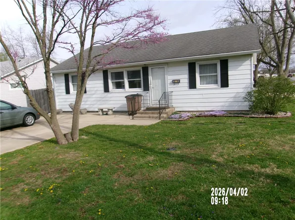 1819 Grant Ave, Charleston, IL 61920