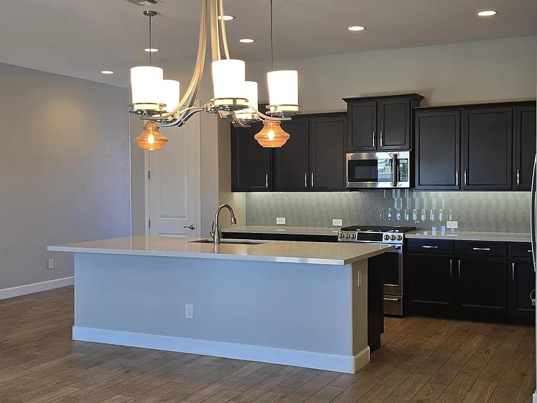 5605 N 189th Dr — Photo 11