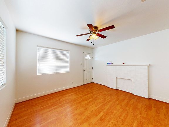 2nd image of 3033 Glenmanor Pl