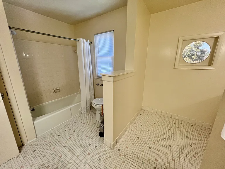 Mayfair Apartments — Photo 64