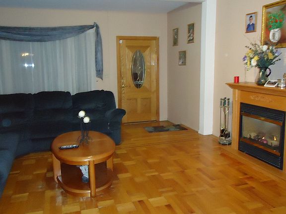 Large Living Room w/ Fireplace