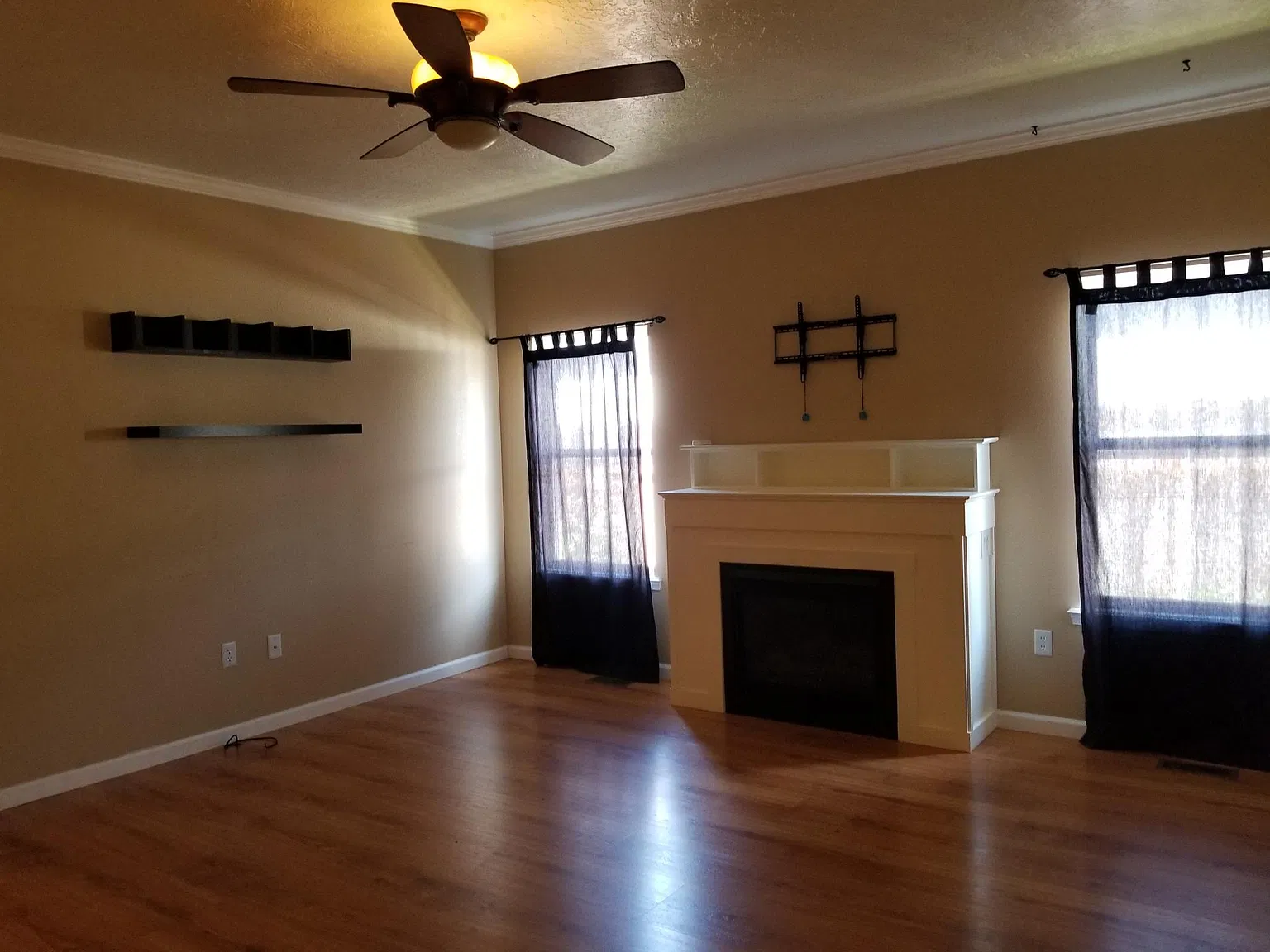 3 bed, 1315 sqft, $2,100 — Photo 4