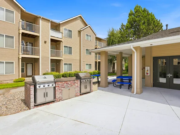 The Broadmoor Apartments