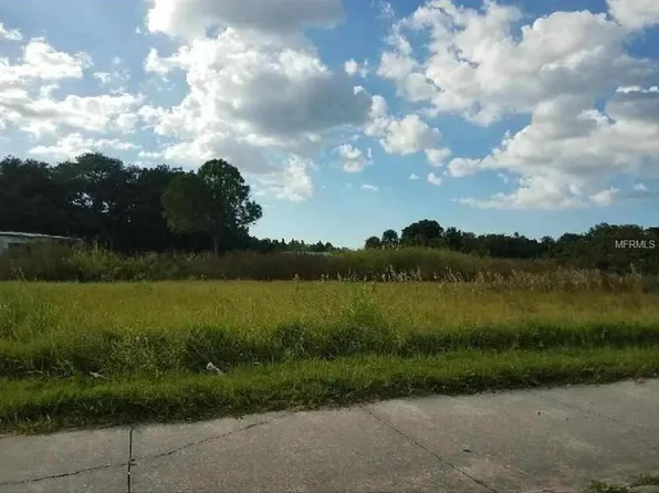 612 27th St E, Bradenton, FL 34208