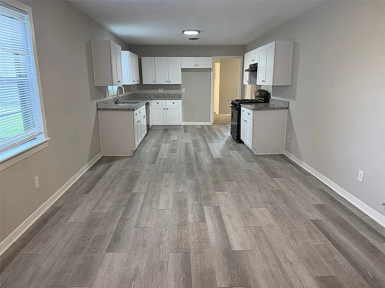 819 W Kyle Rd — Photo 10