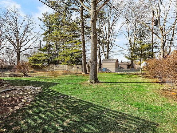 5th image of 321 Iroquois Park Pl