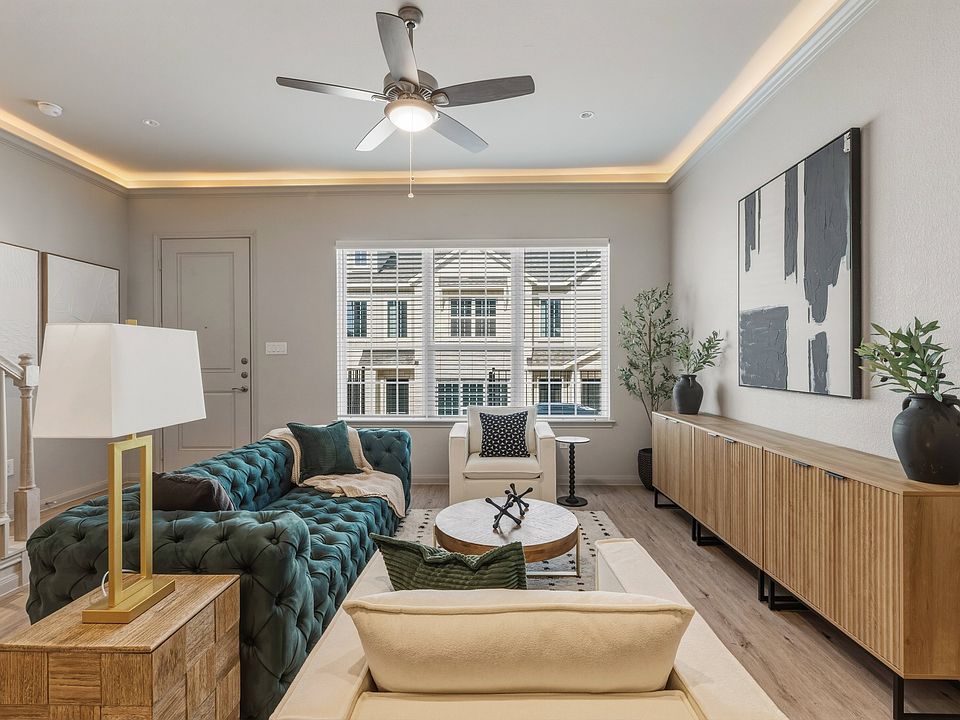 Living Room with Crown Molding (Plan 2191)
