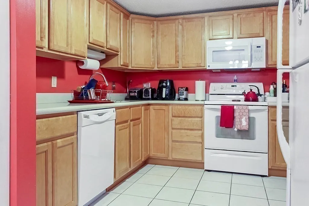 2 bed, 2.0 bath, 1234 sqft, $3,150 — Photo 3