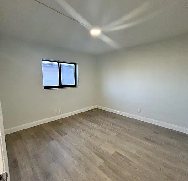 2545 Taft St #104 — Photo 8